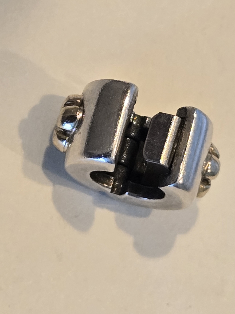 Silver Flower Barrel Clip - Picture 2 of 3